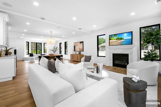 452 Oregon Street, Paramus, NJ 07652