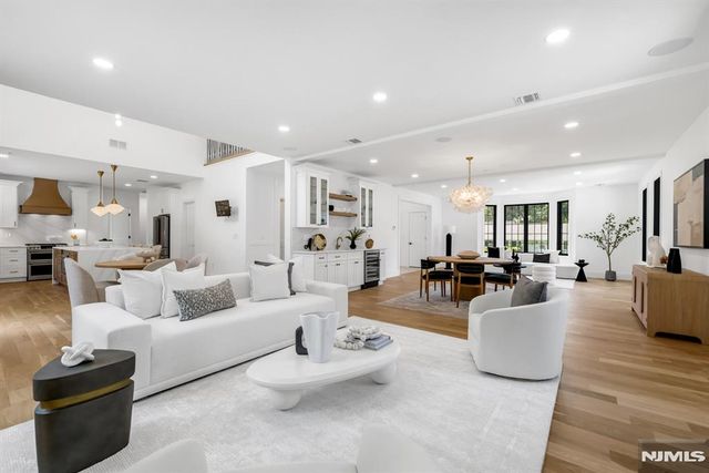 452 Oregon Street, Paramus, NJ 07652