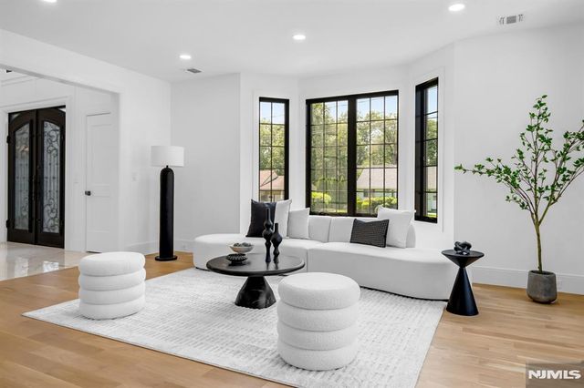 452 Oregon Street, Paramus, NJ 07652