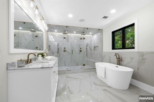 452 Oregon Street, Paramus, NJ 07652