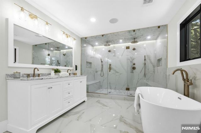 452 Oregon Street, Paramus, NJ 07652