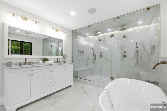 452 Oregon Street, Paramus, NJ 07652