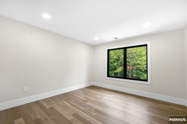 452 Oregon Street, Paramus, NJ 07652