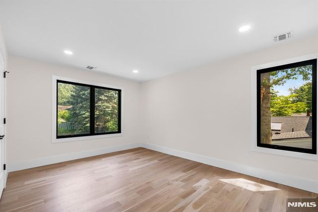 452 Oregon Street, Paramus, NJ 07652