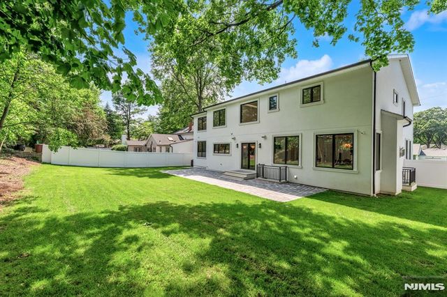 452 Oregon Street, Paramus, NJ 07652