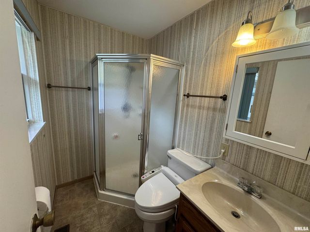 800 DOGWOOD Lane, Marion, IL 62959