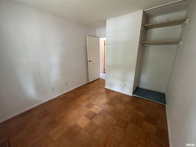 800 DOGWOOD Lane, Marion, IL 62959