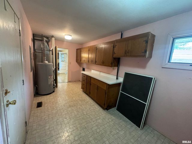 800 DOGWOOD Lane, Marion, IL 62959