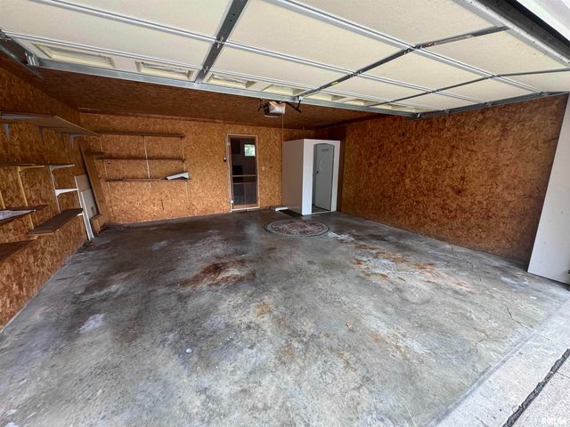 800 DOGWOOD Lane, Marion, IL 62959