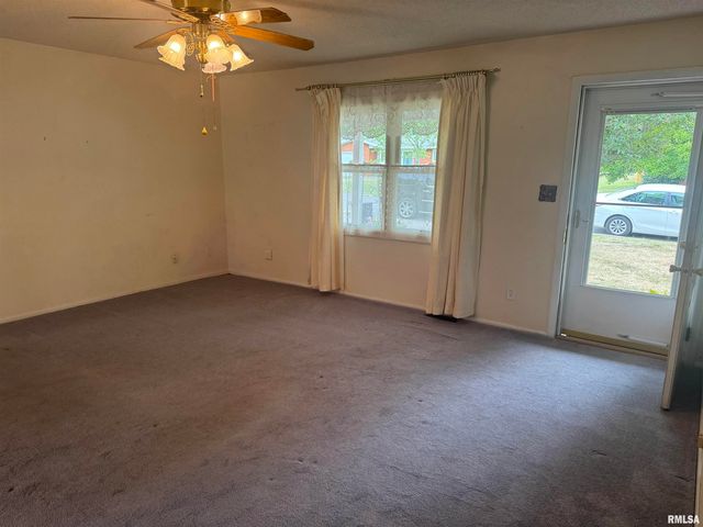 800 DOGWOOD Lane, Marion, IL 62959