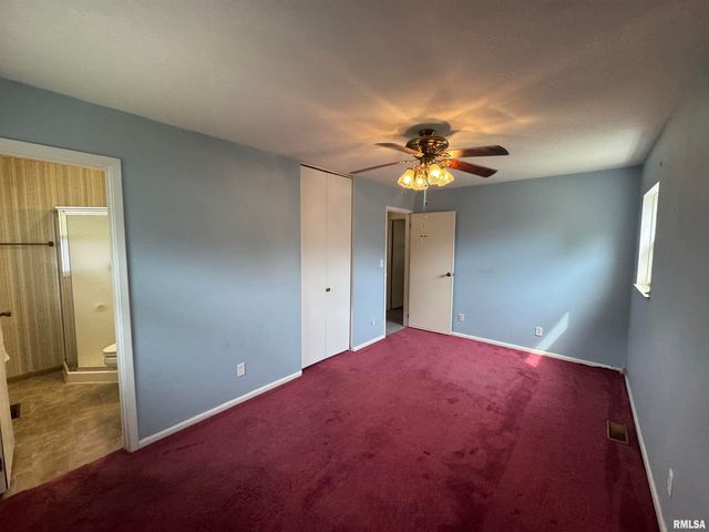 800 DOGWOOD Lane, Marion, IL 62959