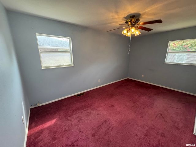 800 DOGWOOD Lane, Marion, IL 62959