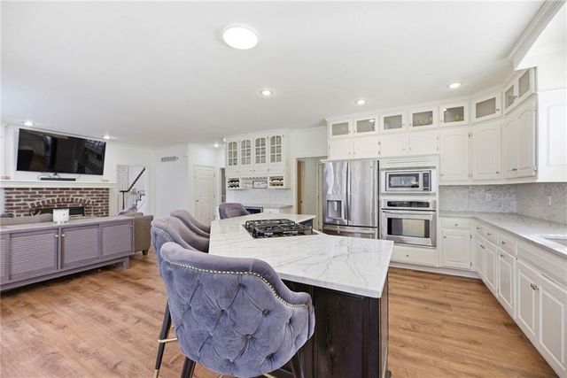 4520 W 140th Street, Leawood, KS 66224