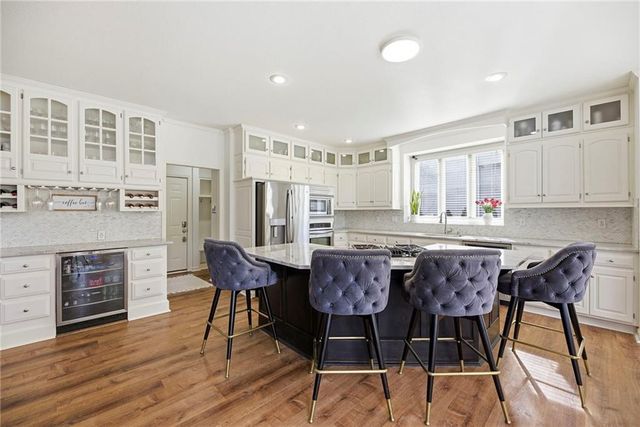 4520 W 140th Street, Leawood, KS 66224