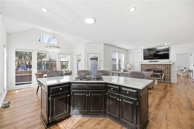 4520 W 140th Street, Leawood, KS 66224