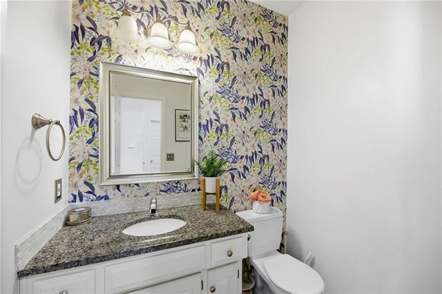 4520 W 140th Street, Leawood, KS 66224