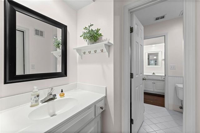 4520 W 140th Street, Leawood, KS 66224