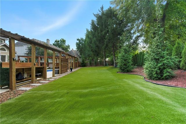 4520 W 140th Street, Leawood, KS 66224