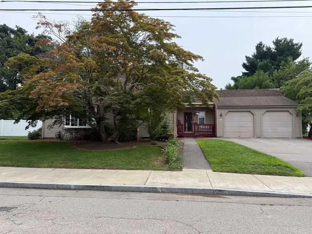 59 Mulberry St, Attleboro, MA 02703