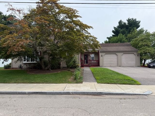 59 Mulberry St, Attleboro, MA 02703