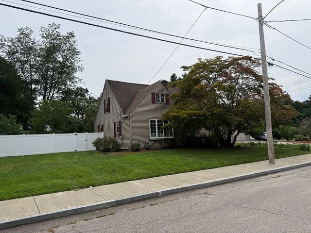 59 Mulberry St, Attleboro, MA 02703