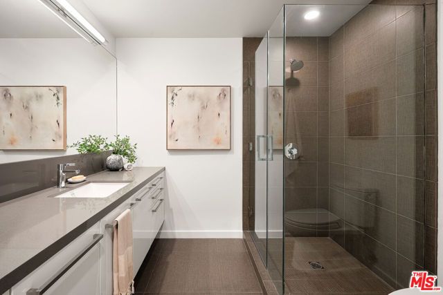 12504 Woodbridge Street 203, Studio City (los Angeles), CA 91604