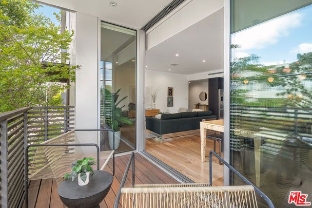 12504 Woodbridge Street 203, Studio City (los Angeles), CA 91604