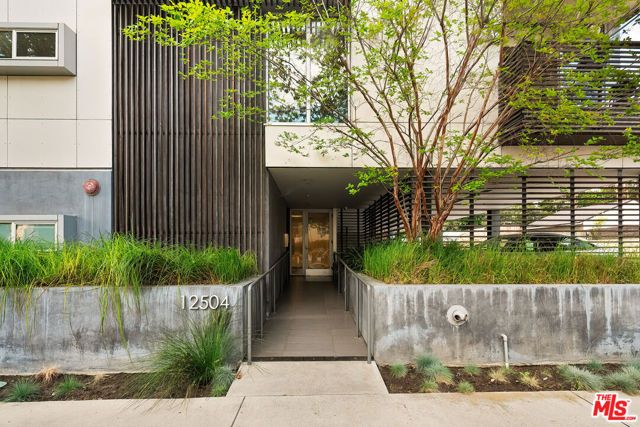 12504 Woodbridge Street 203, Studio City (los Angeles), CA 91604
