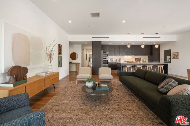 12504 Woodbridge Street 203, Studio City (los Angeles), CA 91604