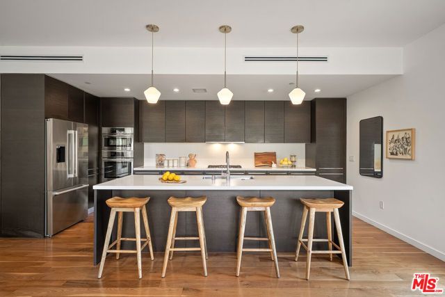 12504 Woodbridge Street 203, Studio City (los Angeles), CA 91604