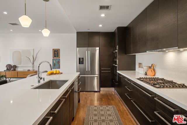 12504 Woodbridge Street 203, Studio City (los Angeles), CA 91604