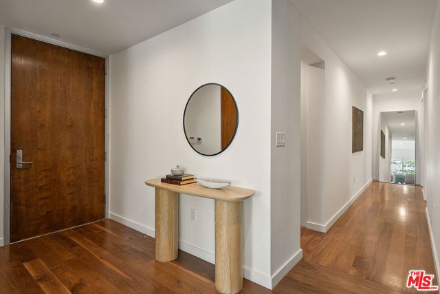 12504 Woodbridge Street 203, Studio City (los Angeles), CA 91604