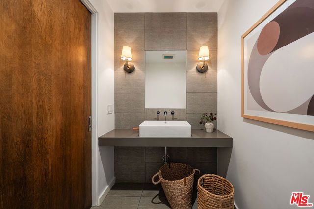 12504 Woodbridge Street 203, Studio City (los Angeles), CA 91604