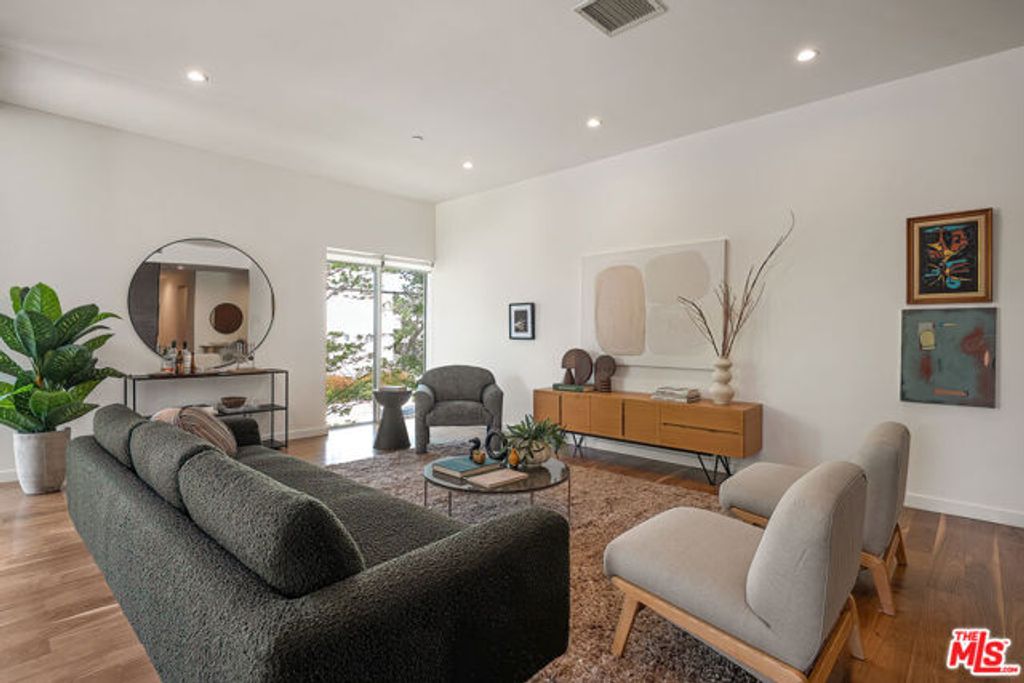 12504 Woodbridge Street 203, Studio City (los Angeles), CA 91604