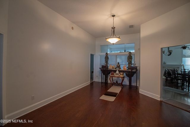 8146 LEAFCREST Drive, Jacksonville, FL 32244