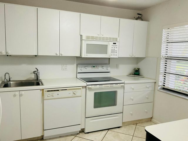 7979 Eastlake Drive F, Boca Raton, FL 33433