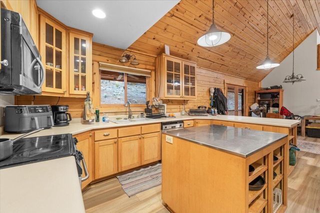 9511 Sterling Creek Road, Jacksonville, OR 97530