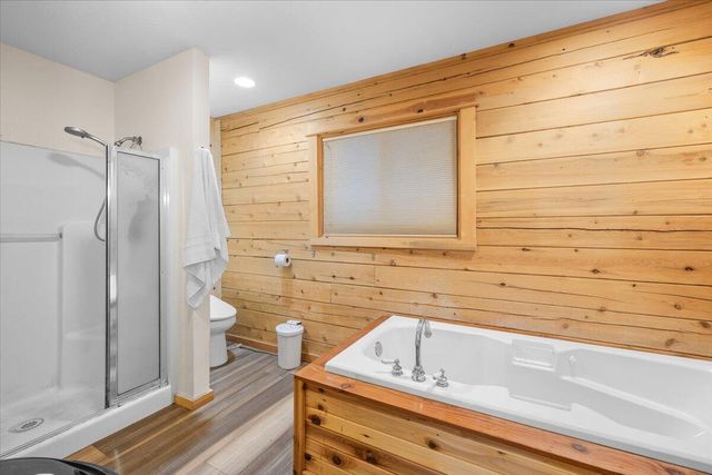 9511 Sterling Creek Road, Jacksonville, OR 97530