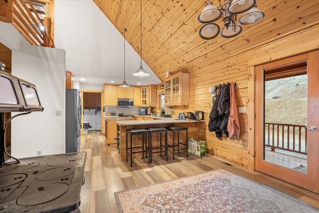 9511 Sterling Creek Road, Jacksonville, OR 97530