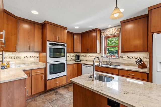 2953 Kettle Moraine ROAD, Hartford, WI 53027