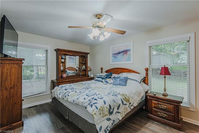 2603 Crescent Hill Drive, Mebane, NC 27302