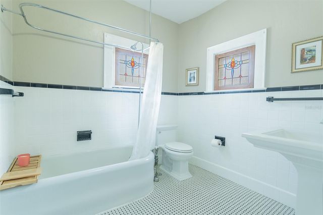 1433 N LAKE HOWARD DRIVE, Winter Haven, FL 33881