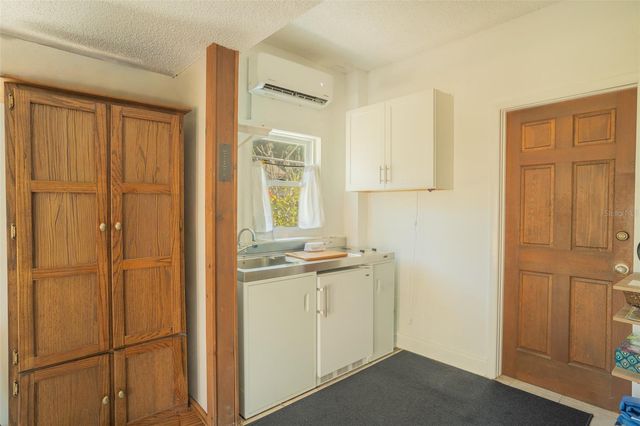 1433 N LAKE HOWARD DRIVE, Winter Haven, FL 33881