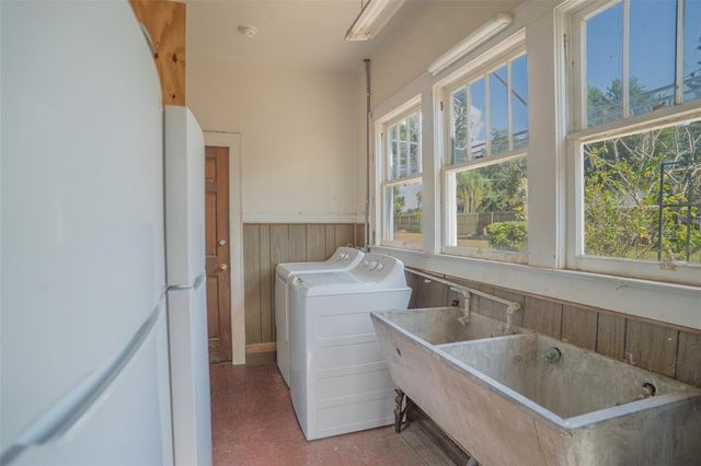 1433 N LAKE HOWARD DRIVE, Winter Haven, FL 33881