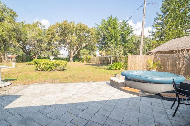 1433 N LAKE HOWARD DRIVE, Winter Haven, FL 33881