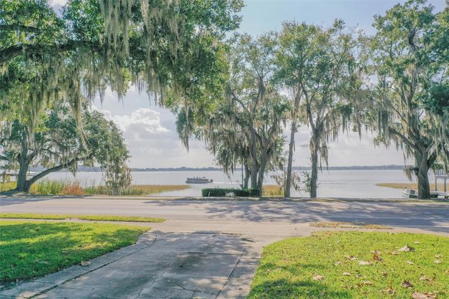 1433 N LAKE HOWARD DRIVE, Winter Haven, FL 33881