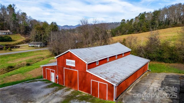 1137 Saunders Road, Franklin, NC 28734