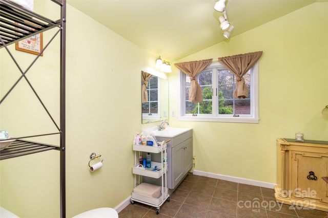 1137 Saunders Road, Franklin, NC 28734