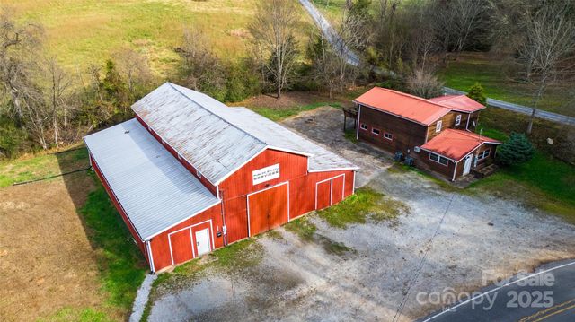 1137 Saunders Road, Franklin, NC 28734