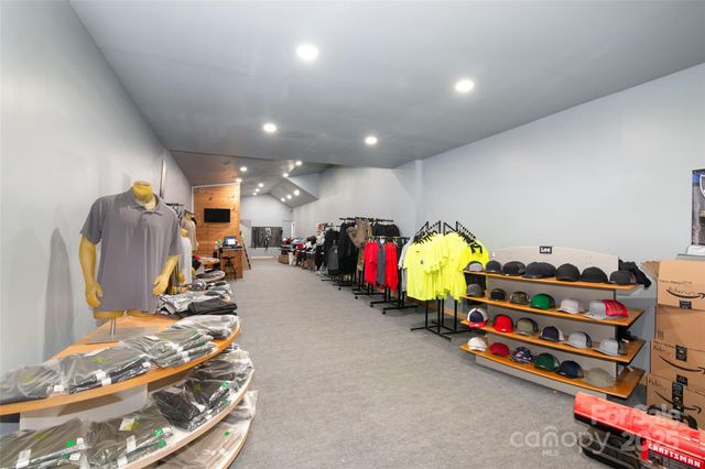 1137 Saunders Road, Franklin, NC 28734